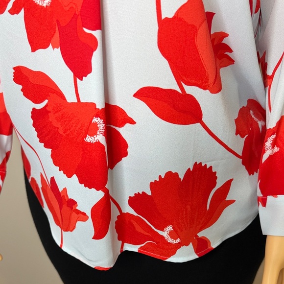 Ann Taylor Medium Petite Red Floral Lightweight Work or Casual Blouse - Picture 6 of 15